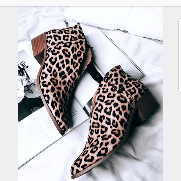 🆕️//The Frankie// Leopard print Bootie - Picture 1 of 3